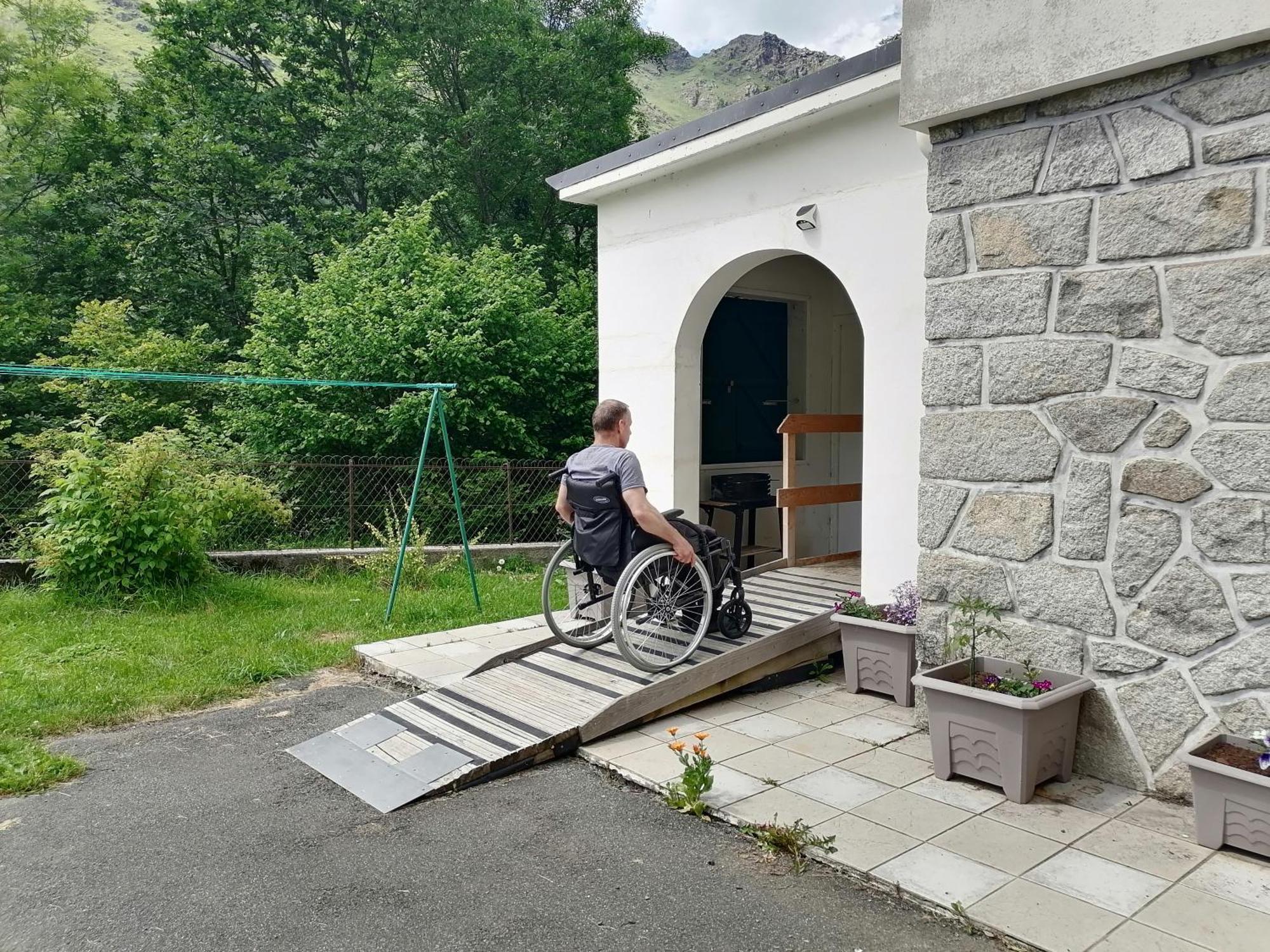 Aux d'Estaing Croisés, Gîte de montagne accessible à tous Esterno foto